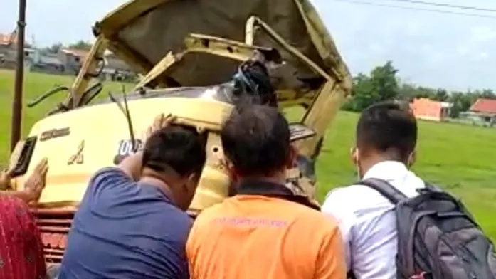 Truk Tertabrak KA di Jombang, Dua Tewas