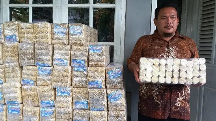Bosan Merantau, Kini Sukses Berbisnis Kerupuk Singkong 'Ewong'