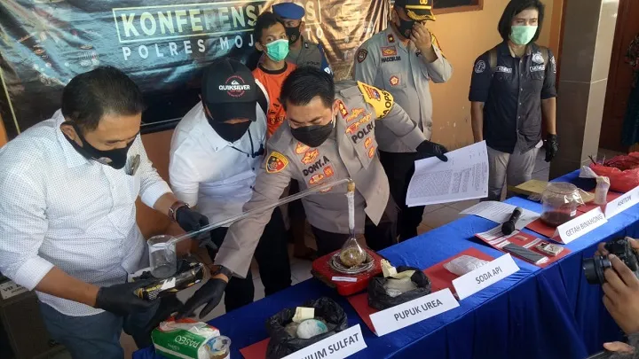 Polres Mojokerto Gerebek Rumah Racik 'Sabu-Sabu'