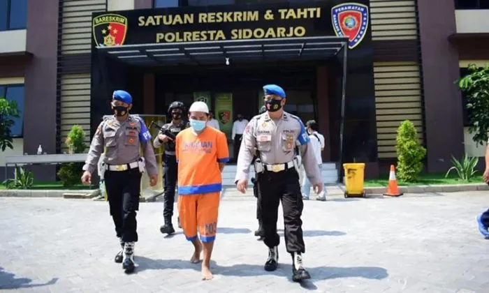 Jelekkan Polisi di FB, Sopir Truk di Sidoarjo Ditahan