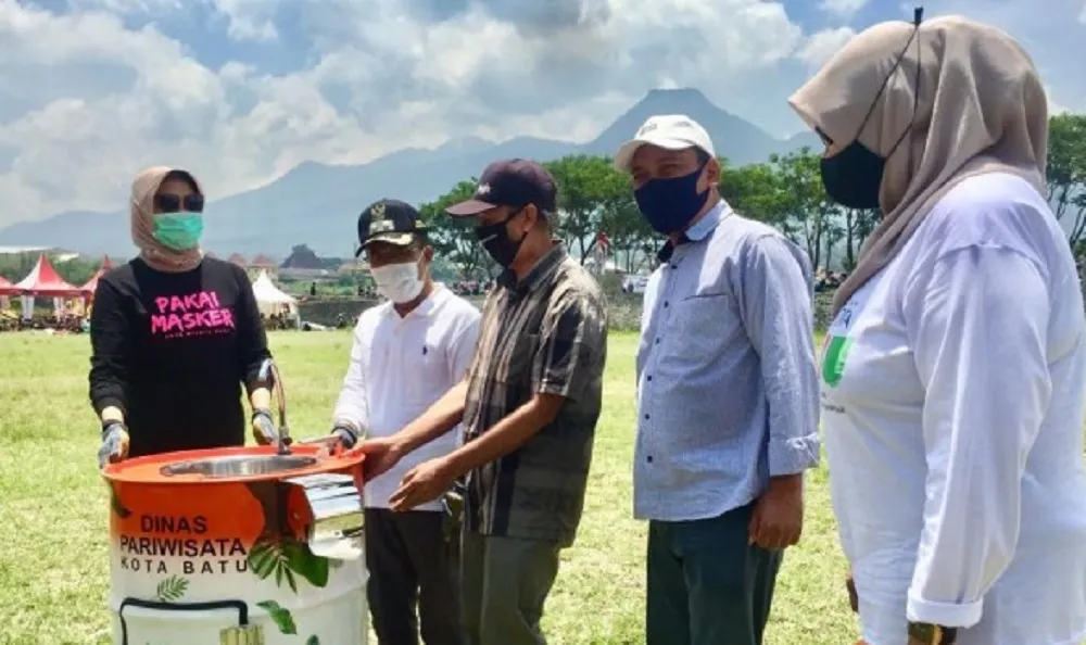 Cegah Cluster Covid-19, Dinas Pariwisata Kota Batu Bagikan 78 Unit Wastafel