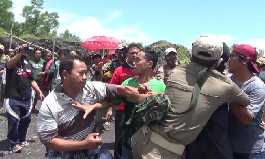 Hujan Deras Luapkan Tepian Sungai Bondoyudo Hingga Banjir
