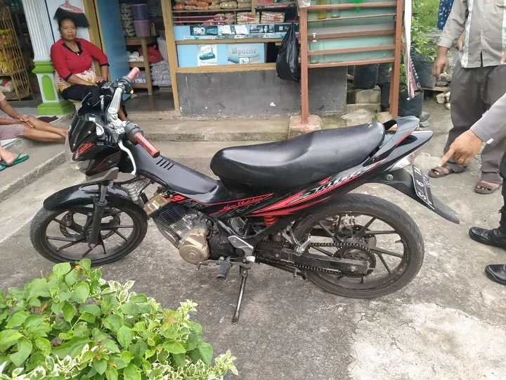 Mengaku Polisi, Bawa Kabur Motor Pemilik Warung
