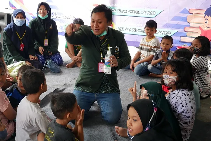 HMP Ilmu Hadis UINSA Edukasi Literasi Bagi Anak