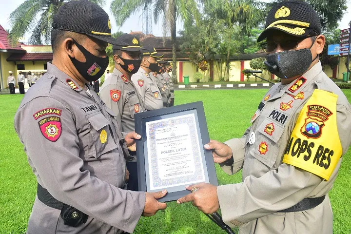 Lima Polsek dan Dua Anggota dapat Reward dari Kapolres Blitar