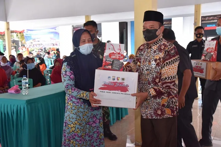 Empat Pilar Bersinergi Bagikan Ratusan Sembako di Ngimbang