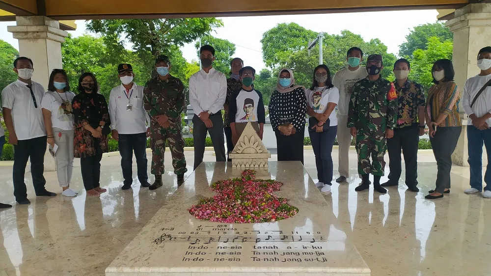 Beri Perhatian Khusus, Kaza Mall Ziarah ke Makam Wr. Soepratman