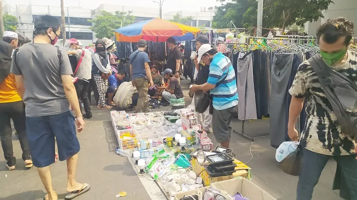 Direpoti Tante, Dagangan Sepi, Sering Dijemput Pacar