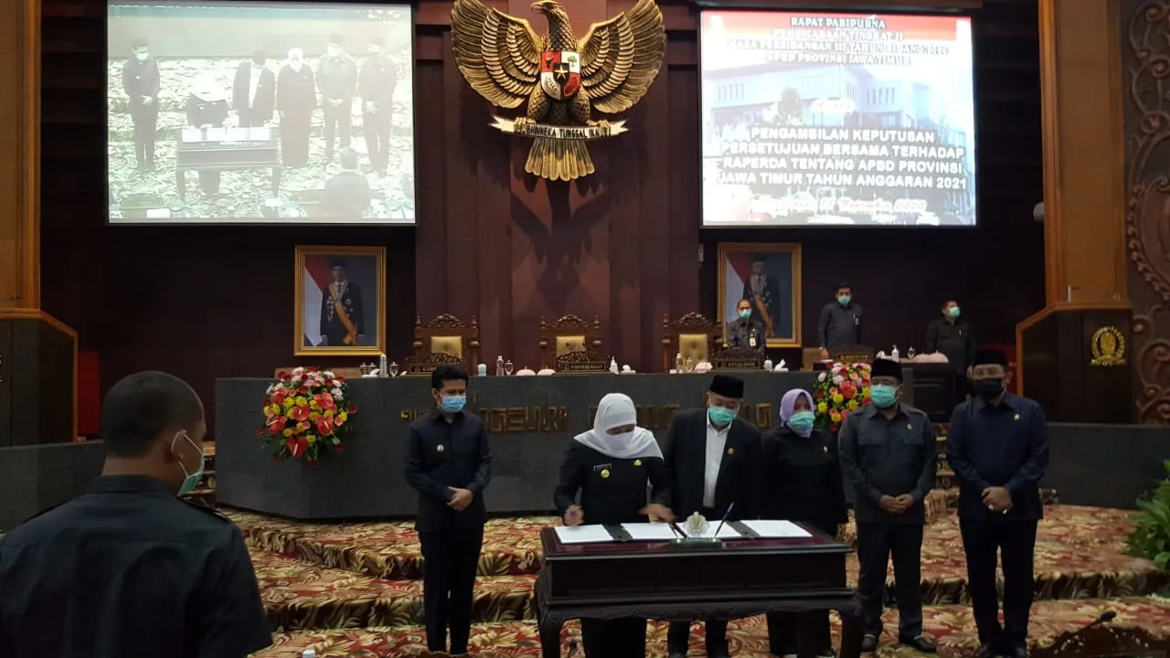 Dok! DPRD Sahkan APBD Jatim 2021 Rp 32,8 Triliun