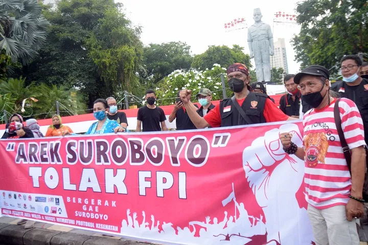 Jotos-jotosan Soal Spanduk Tolak Rizieq