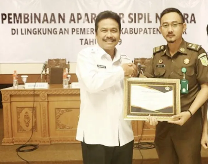 Mantan Kadinkes Gresik:  Potongan 10 Persen Mengalir ke HM Qosim