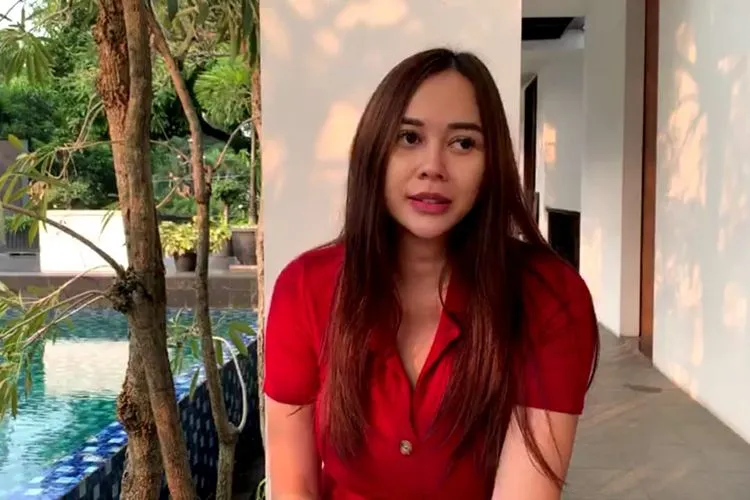 Aura Kasih Gugat Cerai Suami 'Gaibnya'
