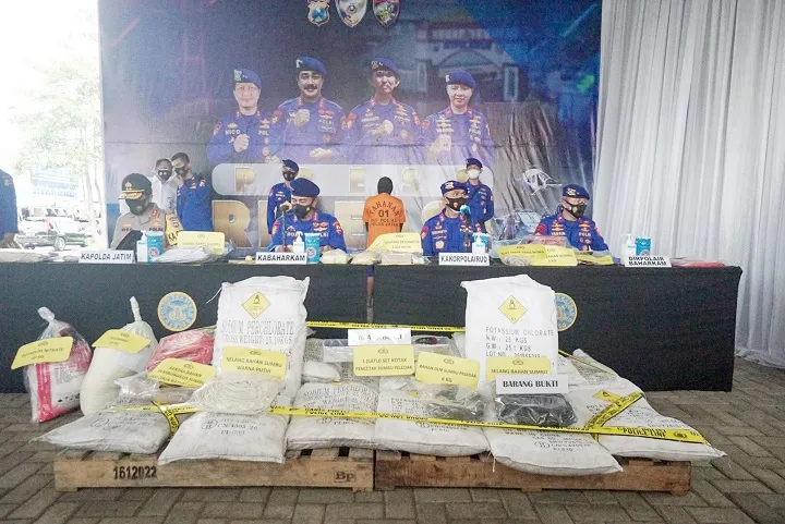 Gudang Pembuatan Bom Ikan Digerebek, BB Pembuatan Bom 2,4 Ton Disita