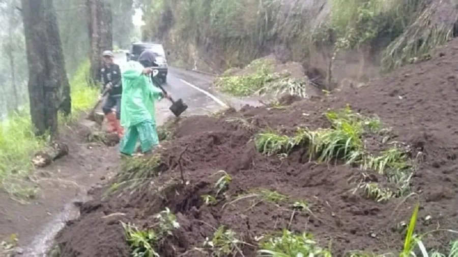 Akses Jalur Bromo dari Pasuruan Ditutup Akibat Longsor