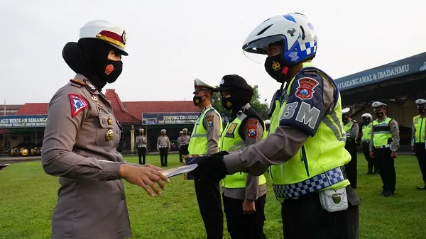 Lantas Polresta Mojokerto Terapkan Reward and Punishment