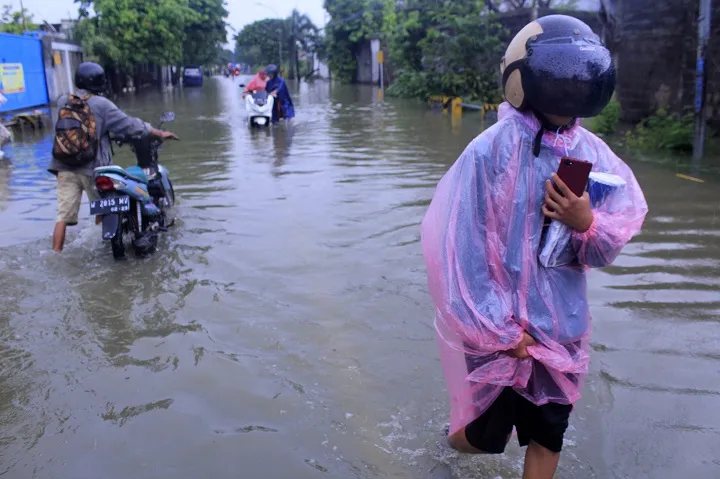 Awas, Surabaya Diluapi Kali Lamong