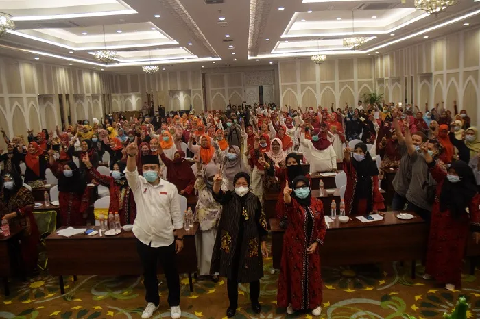 Tokoh Perempuan Madura Bersatu Kawal Kemenangan Eri - Armuji