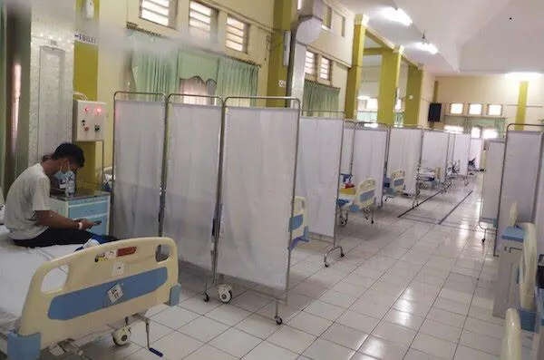 Rumah Sakit Covid-19 di Surabaya Hampir Penuh