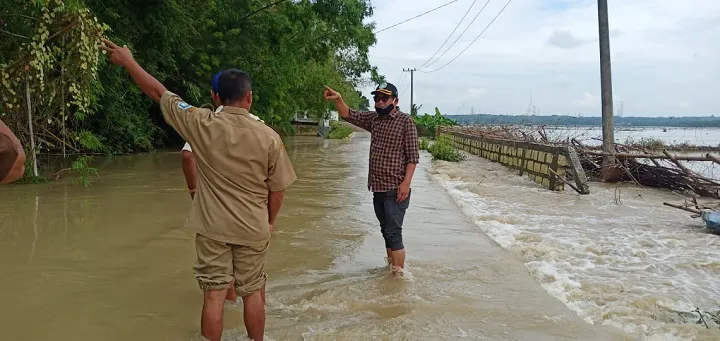 Hujan Deras, Jalan dan Sawah di Kecamatan Modo Terendam