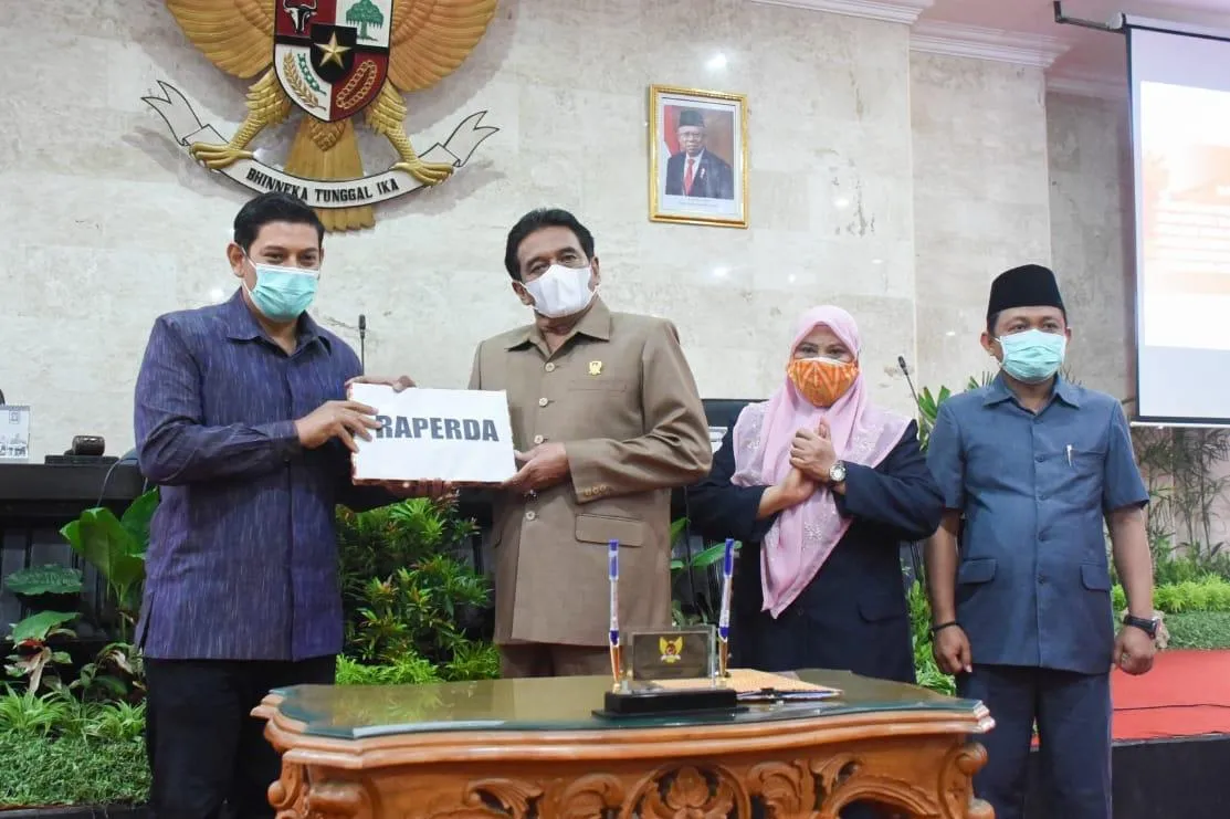 Ketua DPRD Kota Kediri Teken Persetujuan Bersama Propemperda Tahun 2021