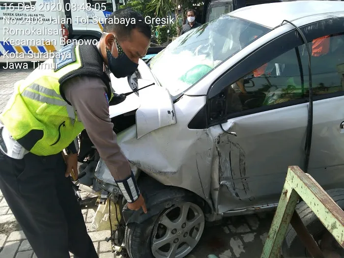 Gegara Pecah Ban di KM 04.600/B Tol Romokalisari, Tewaskan Pengemudi