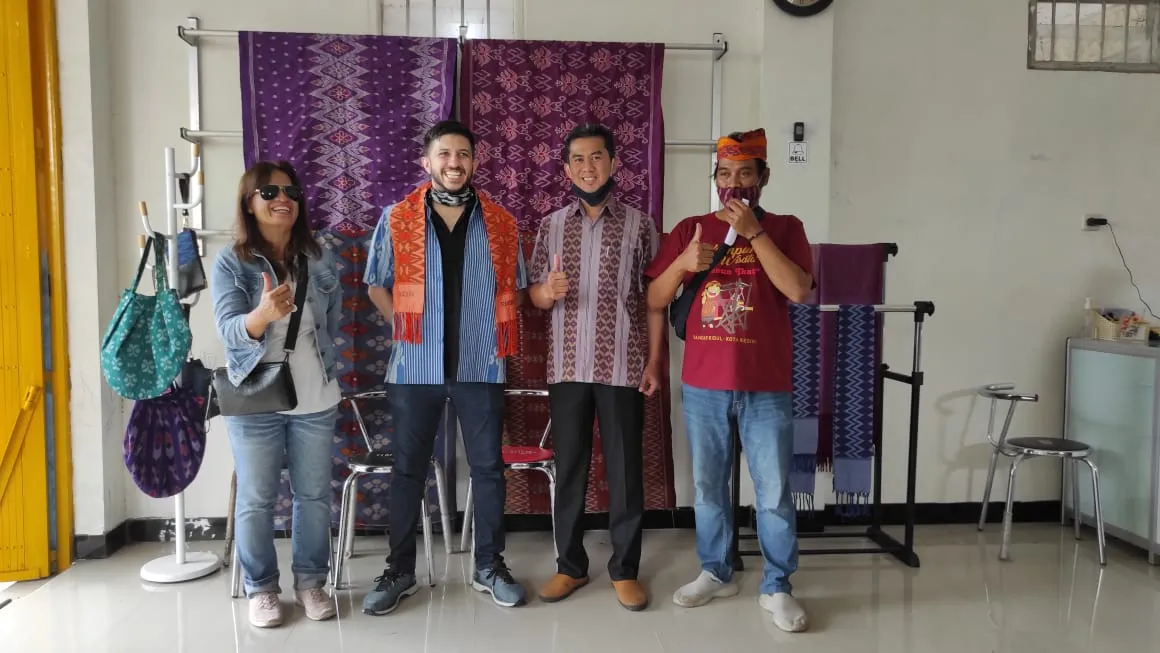 Artis EMAS Terpesona dengan Kampung Wisata Tenun Ikat Bandar Kidul