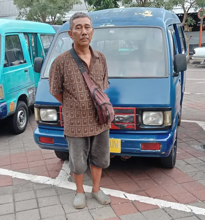 Pendapatan Sopir Angkutan Umum di Terminal Dukuh Kupang  Turun Drastis