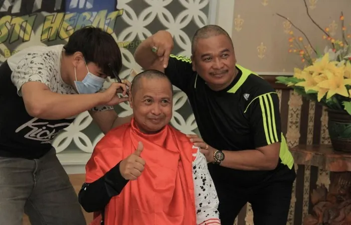 Raih Predikat WBK/WBBM, Kakanwil Kemenkumham Jatim Cukur Gundul