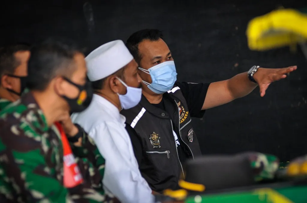FOTO: HDCI Surabaya Gandeng Kodam V Brawijaya, Bagikan Ribuan Sembako