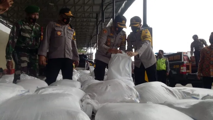 Polres Mojokerto Kota Gelar Baksos dan Bansos Sehari Penuh