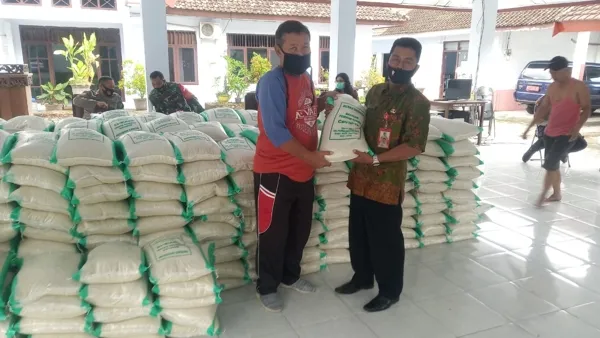 Dinsos Kabupaten Kediri Salurkan Beras Covid-19 Sebanyak 2.794 KPM