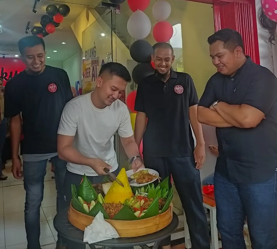 Tom Liwafa dan Sederet Influencer Ramaikan Acara Grand Opening Se'i Sa