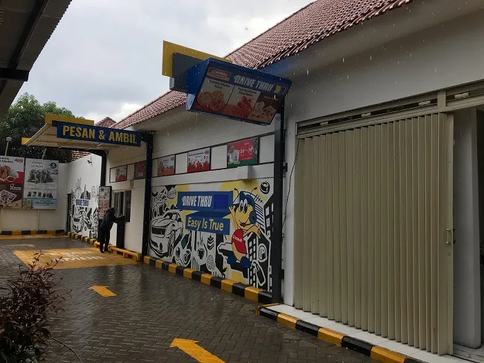 Indomaret Point Diponegoro Surabaya Hadirkan Layanan Drive Thru