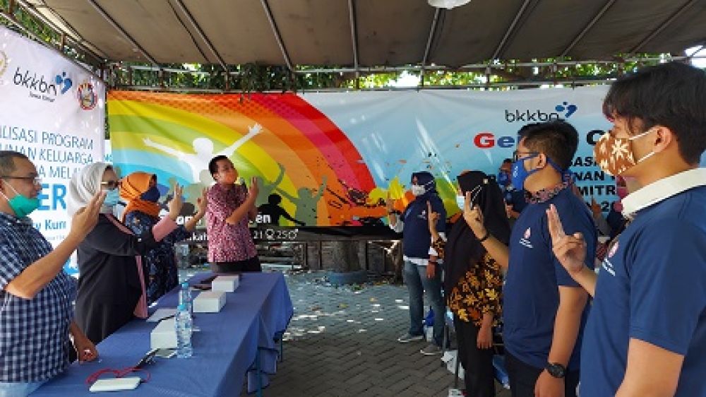 BKKBN Jawa Timur melakukan sosialisasi program pembangunan keluarga bersama. SP/ Adit