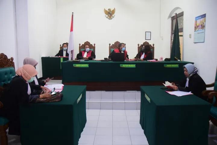Curi Uang Rp 2 Juta, Pasutri Divonis 6 Bulan Penjara