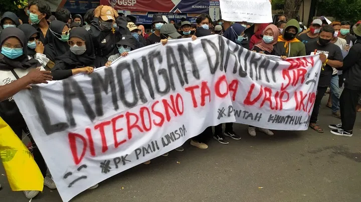 Desak Penanganan Banjir, Warga Ngeluruk Kantor Pemkab dan DPRD