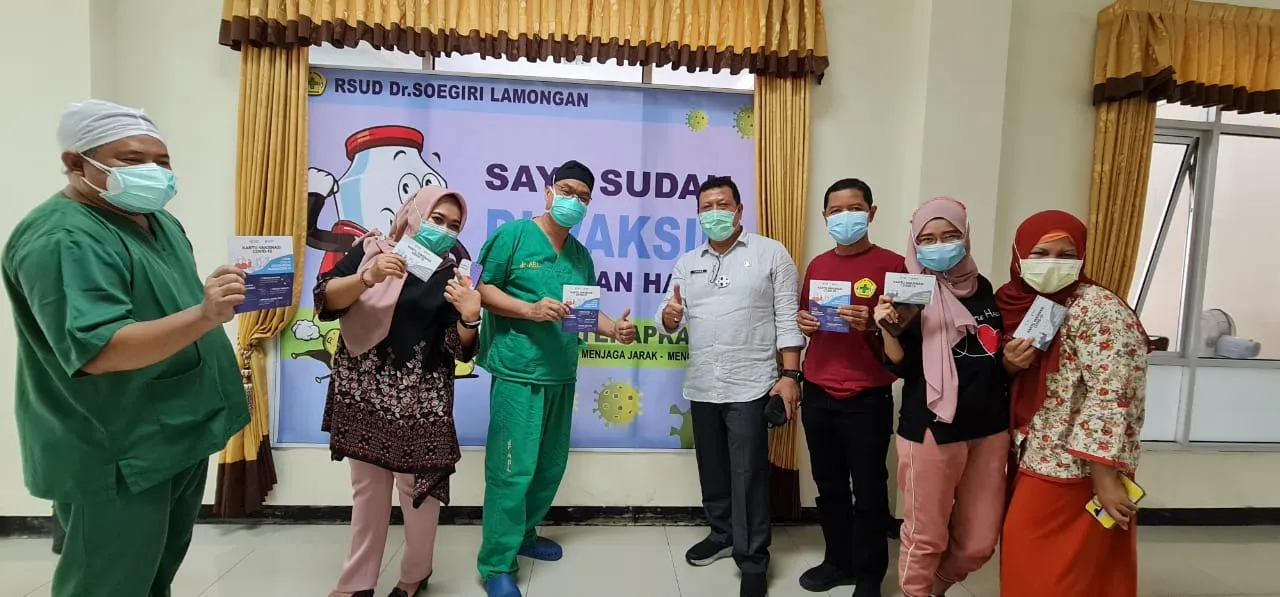 Nakes RSUD Dr Soegiri Lamongan Bentengi Diri dengan Vaksin