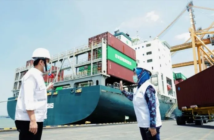 Ingin Yakinkan Investor,Emil Dardak Tinjau Terminal Petikemas Surabaya