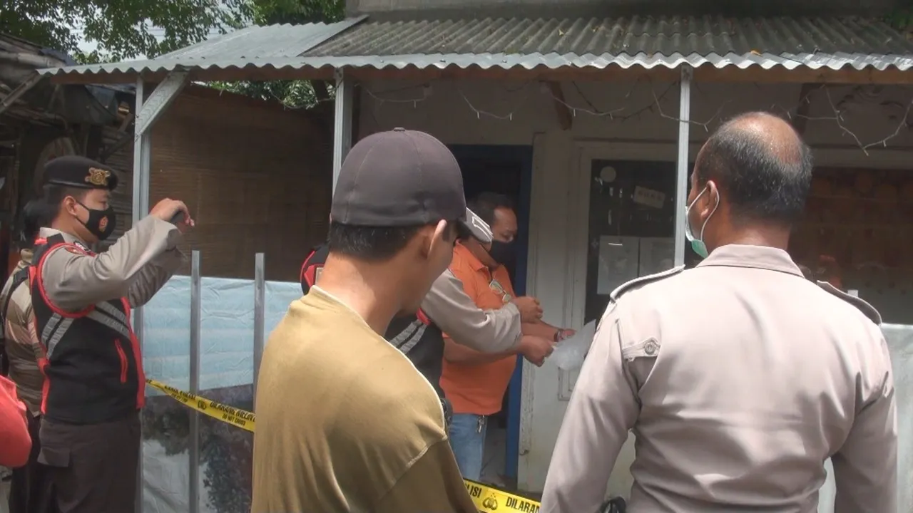Tukang Pijat Dibantai Secara Sadis Siang Bolong