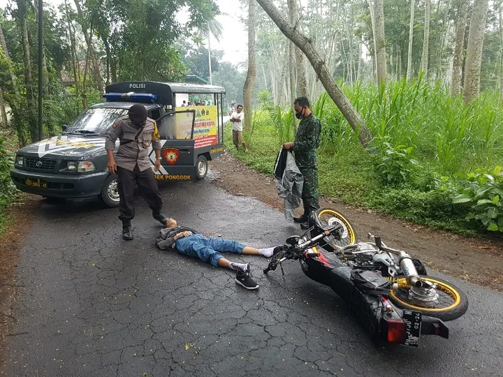 Kurang Hati-hati, Pemuda Tewas Tertabrak Truk