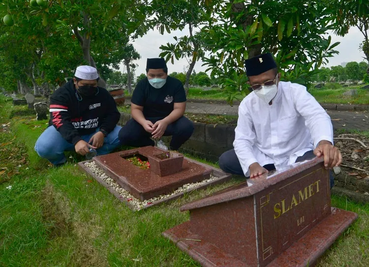 Armuji Ziarah ke Makam Ayahanda Sebelum Prosesi Pelantikan