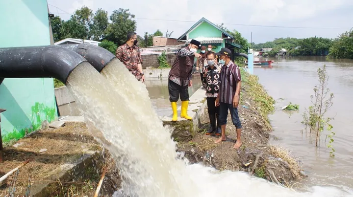 Kerahkan 2 Rumah Pompa Air Sedot Banjir Kota Sidoarjo