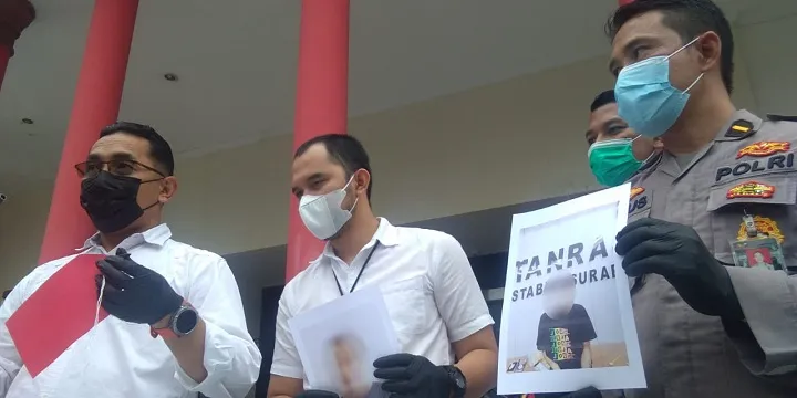 Curi Motor, Pasangan ABG Terekam CCTV