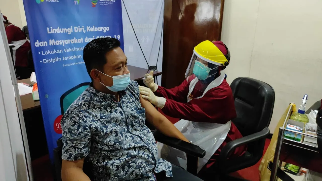 Anggota DPRD Kota Kediri Ikuti Vaksinasi Covid-19 Tahap 2