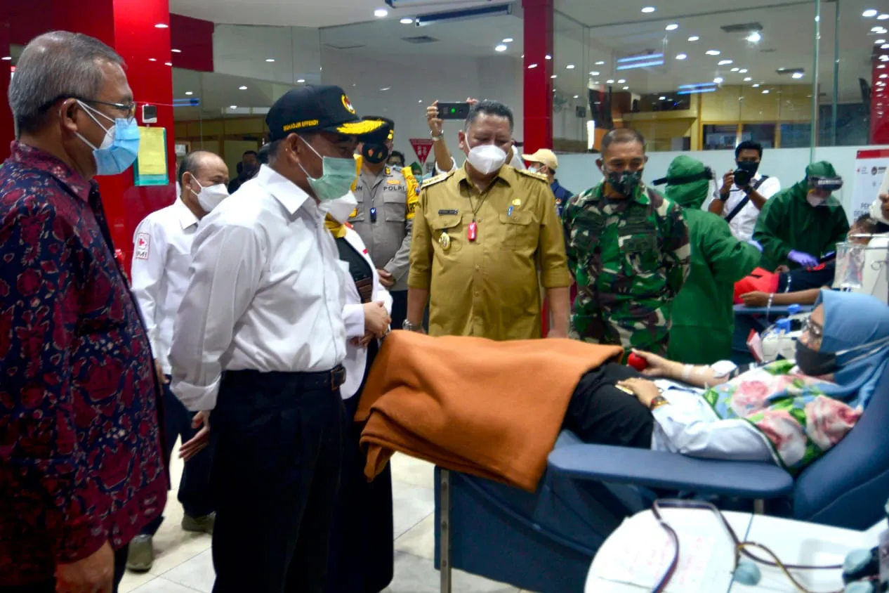 Menko PMK Tinjau UDD PMI Surabaya