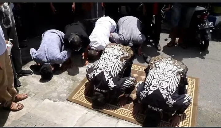 MK Tolak Gugatan Suhandoyo-Astiti, Paslon Yes Bro Sujud Syukur