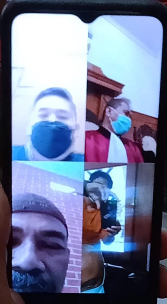 Istri Diselingkuhi, Celurit Berbicara