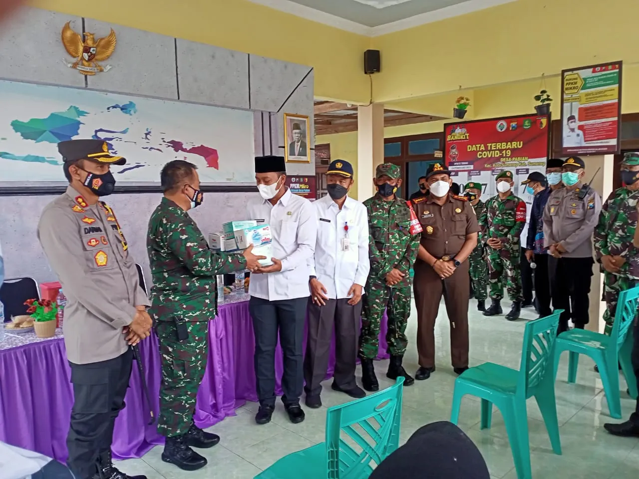 Cegah Covid 19, Kasdam V Brawijaya Berikan Bantuan Alkes di Sumenep