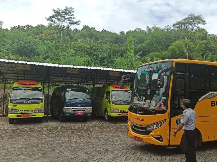 Hampir Setahun, Bus Sekolah di Trenggalek Mangkrak Akibat Covid-19