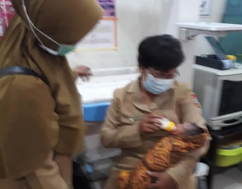 Bayi Baru Lahir Diduga Dibuang Orangtua